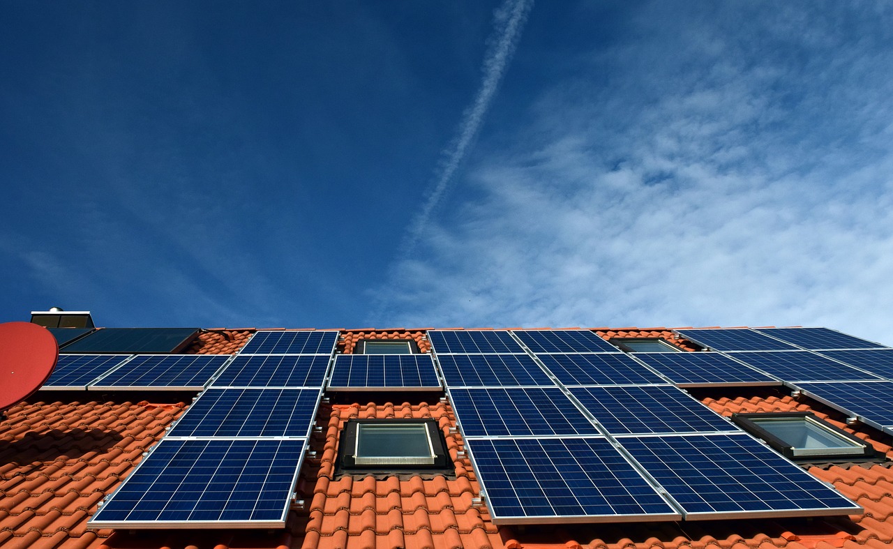 Fotovoltaická elektrárna svépomocí aneb nechte vše na odbornících